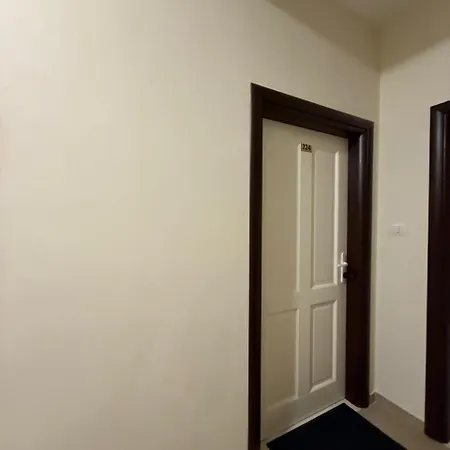 Oasis Bay Lalzi Lejlighed