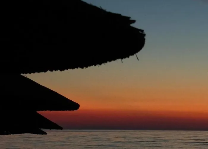 Oasis Bay Lalzi Апартаменты *